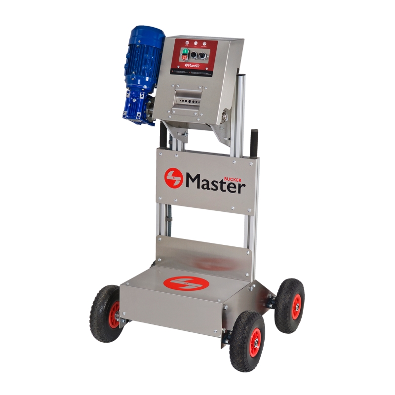 MASTER BUCKER MB 500